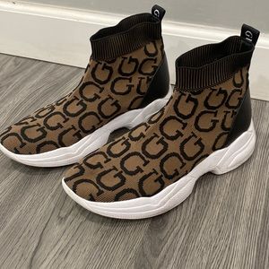 Size 8 women Guess shoes. Almost new used once only.